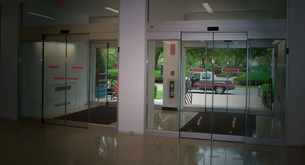 puerta automatica corrediza dmox elegant en esclusa.webp